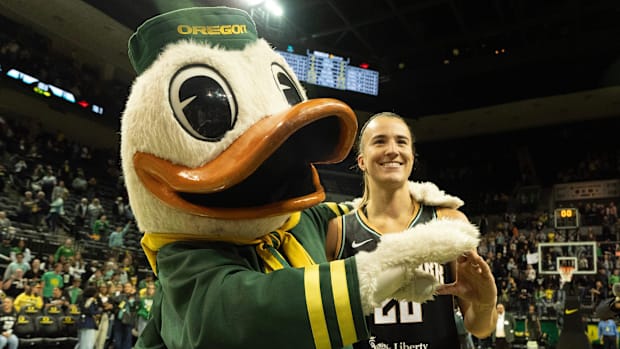 oregon ducks sabrina ionescu satou sabally nike nyara sabally basketball new york liberty wnba playoffs phoenix mercury