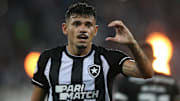 Com 13 gols, Tiquinho Soares é o artilheiro do Brasileirão