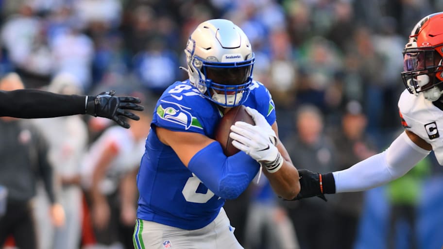 Oct 29, 2023; Seattle, Washington, USA; Seattle Seahawks tight end Noah Fant (87) carries the ball after a catch while wide receiver DK Metcalf (14) blocks Cleveland Browns safety Grant Delpit (22) during the second half at Lumen Field. Mandatory Credit: Steven Bisig-Imagn Images | Steven Bisig-Imagn Images