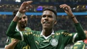 Estevão, já negociado com o Chelsea, tem grande destaque na lista
