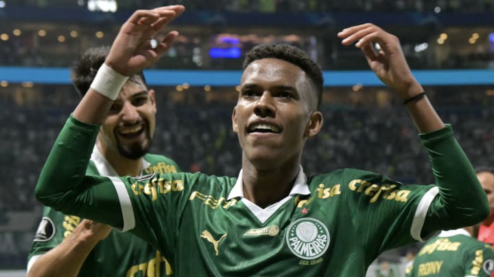 Estevão, já negociado com o Chelsea, tem grande destaque na lista Estevão, já negociado com o Chelsea, tem grande destaque na lista