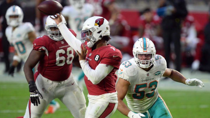 Miami Dolphins linebacker Kyle Van Noy (53) pursues Arizona Cardinals quarterback Kyler Murray (1) during the second half at State Farm Stadium in 2020.