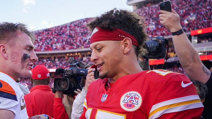 Denver Broncos quarterback Bo Nix and Kansas City Chiefs quarterback Patrick Mahomes