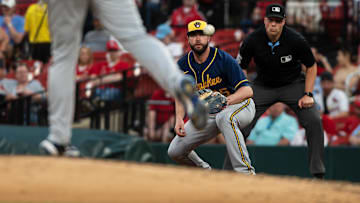 May 17, 2023; St. Louis, Missouri, USA; Milwaukee Brewers first baseman Darin Ruf (25) prepares to catch the throw over in the fourth inning at Busch Stadium. Mandatory Credit: Paul Halfacre-Imagn Images