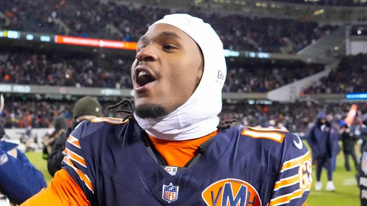 Chicago Bears wide receiver Luther Burden III (10)