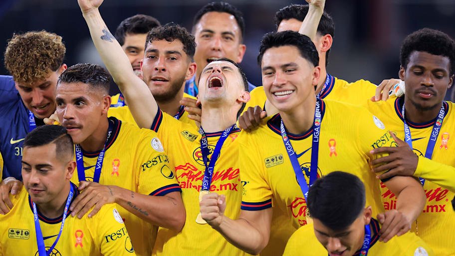 Álvaro fidalgo celebrating a Liga MX title. 