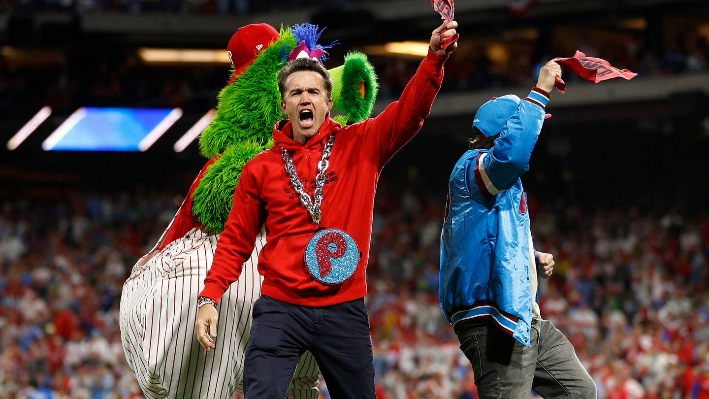 It's Always Sunny in London: Harper and Utley star in hilarious London Series promo - Vimarsana News