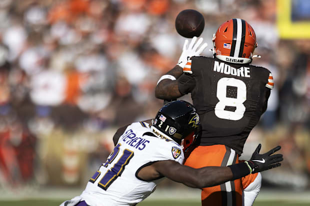 Buffalo Bills free agent signee, Elijah Moore catches pass against Ravens.
