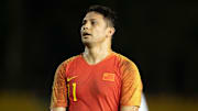 Elkeson atualmente defende o Grêmio e possui nacionalidade chinesa