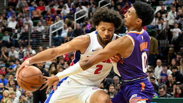 The Pistons and Suns faced off on Tuesday night. 