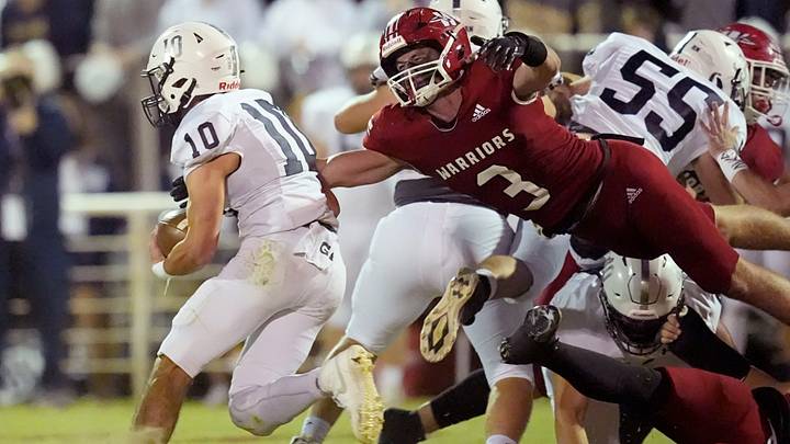 Washington's Case Alexander tries to tackle Marlow's Blayd Harris 