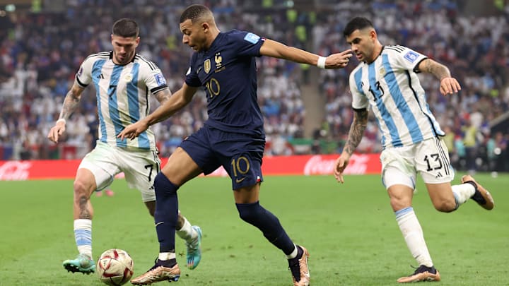 Cristian Romero and Rodrigo de Paul during the World Cup final 