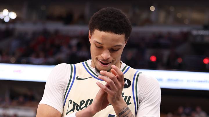 Milwaukee Bucks v Chicago Bulls