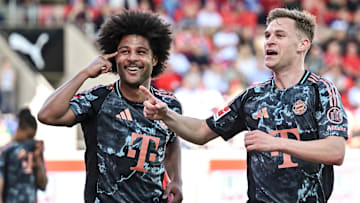 Serge Gnabry mit Joshua Kimmich
