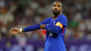 Alexandre Lacazette est le capitaine des Bleus.