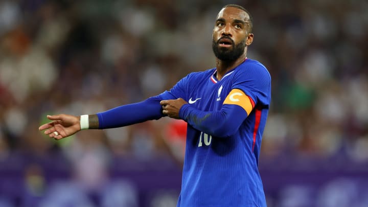 Alexandre Lacazette est le capitaine des Bleus.