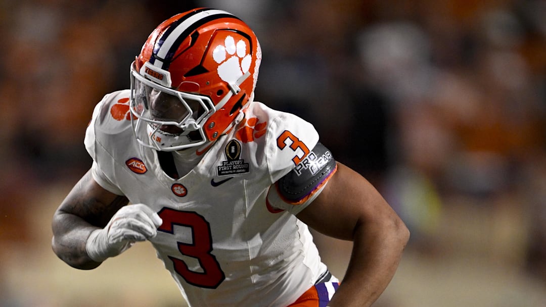 Clemson Tigers defensive end T.J. Parker