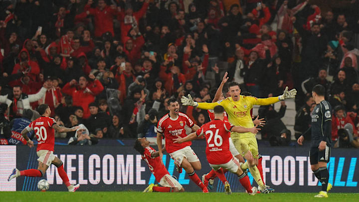 Trubin, goleiro do Benfica, marcou o gol da classificação da equipe aos playoffs 