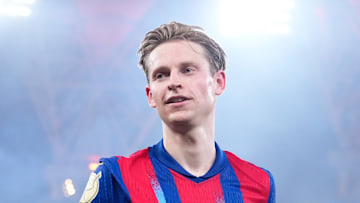 Frenkie de Jong fait l'unanimité au FC Barcelone. Frenkie de Jong fait l'unanimité au FC Barcelone.