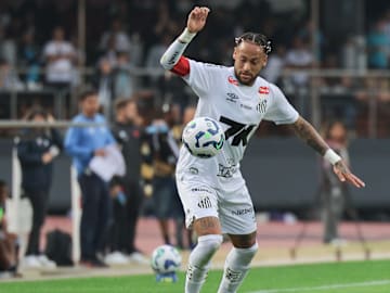 Beim FC Santos steht Neymar noch für die nächsten zwei Monate unter Vertrag