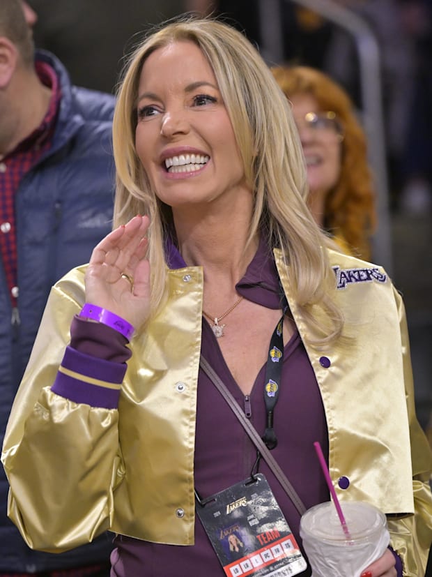Lakers owner Jeanie Buss has crazy sleeping arrangement with husband Jay Mohr