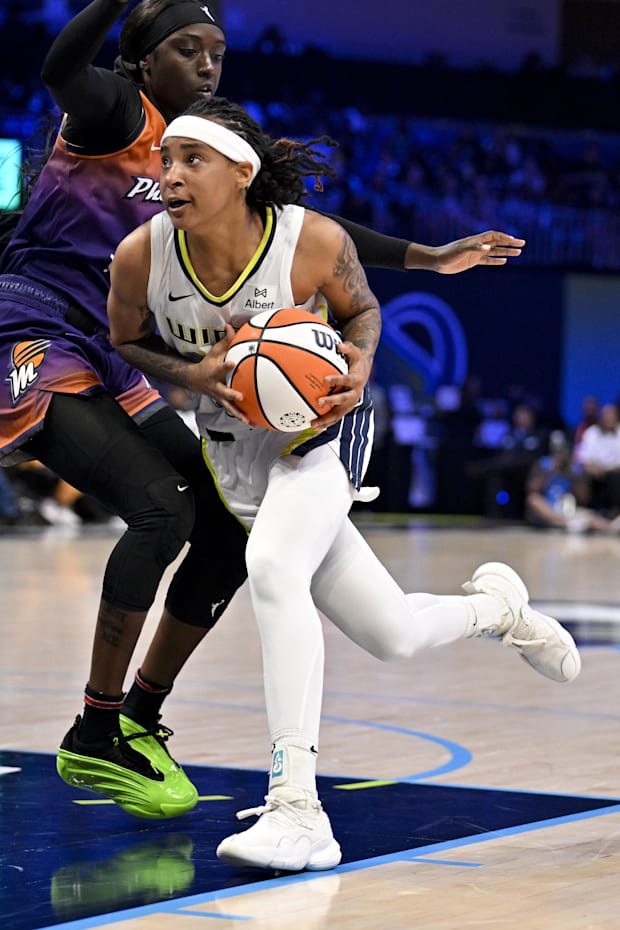 Dallas Wings guard Aziaha James drives to the basket against the Phoenix Mercury