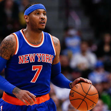 Carmelo Anthony dribbles the ball during a 2016 game against the Nuggets.
