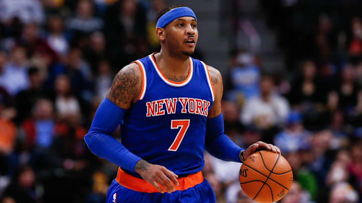 Carmelo Anthony dribbles the ball during a 2016 game against the Nuggets.