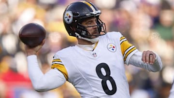 Steelers quarterback Aaron Rodgers passed for 284 yards and a touchdown in Pittsburgh's win over the Ravens on Sunday.