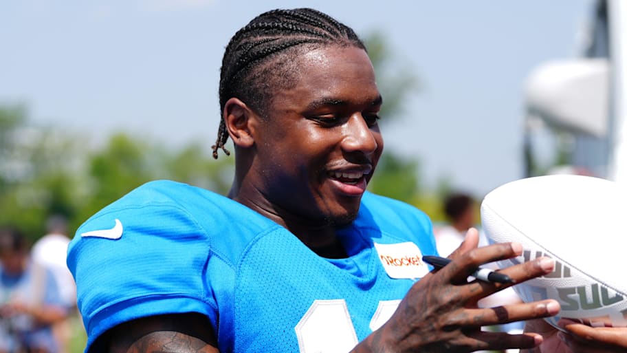 Detroit Lions Wr Dominic Lovett (19) signs autographs at the end of the joint practice with the Miami Dolphins  | Kimberly P. Mitchell / USA TODAY NETWORK via Imagn Images