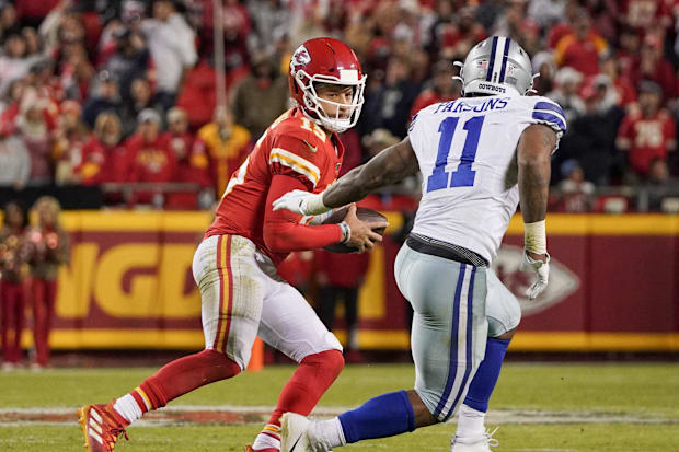 Kansas City Chiefs quarterback Patrick Mahomes looks to pass as Dallas Cowboys outside linebacker Micah Parsons