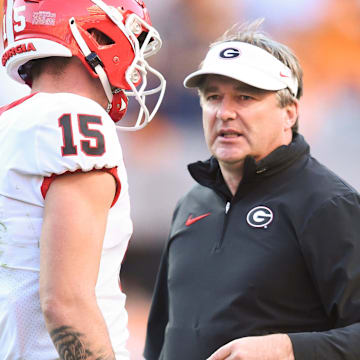 Georgia head coach Kirby Smart talks with Georgia quarterback Carson Beck (15) during a football game between Tennessee and Georgia at Neyland Stadium in Knoxville, Tenn., on Saturday, Nov. 18, 2023.