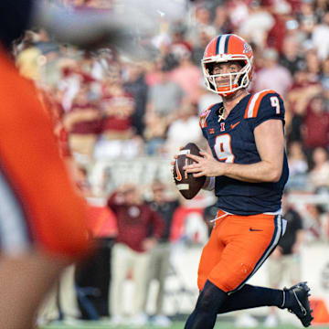 Dec 31, 2024; Orlando, FL, USA; Illinois Fighting Illini quarterback Luke Altmyer (9) gets ready to throw the ball against the South Carolina Gamecocks in the first quarter at Camping World Stadium. Mandatory Credit: Jeremy Reper-Imagn Images