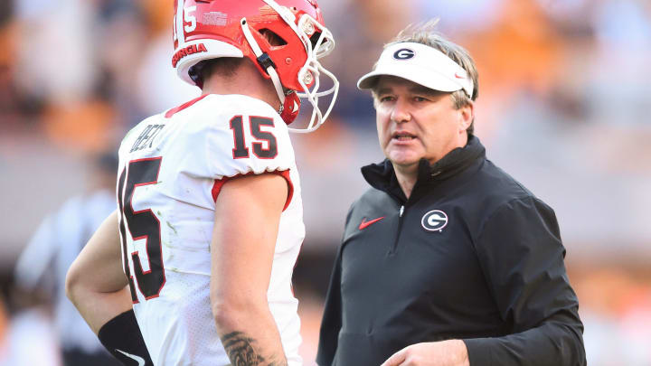 Georgia head coach Kirby Smart talks with Georgia quarterback Carson Beck (15) during a football game between Tennessee and Georgia at Neyland Stadium in Knoxville, Tenn., on Saturday, Nov. 18, 2023.