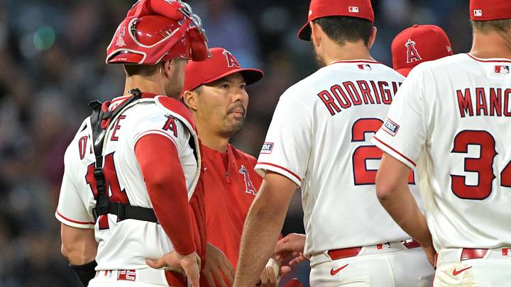Jun 8, 2026; Anaheim, California, USA;  Los Angeles Angels catcher Logan O'Hoppe (14) looks on as manager Kurt Suzuki (8) pulls starting pitcher Grayson Rodriguez (21) during the sixth inning against the Houston Astros at Angel Stadium. Mandatory Credit: Jayne Kamin-Oncea-Imagn Images