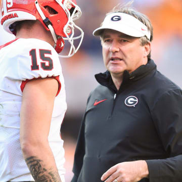 Georgia head coach Kirby Smart talks with Georgia quarterback Carson Beck (15) during a football game between Tennessee and Georgia at Neyland Stadium in Knoxville, Tenn., on Saturday, Nov. 18, 2023.