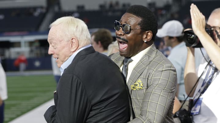 Former Dallas Cowboys Michael Irvin jokes around with owner Jerry Jones before the game against the Tampa Bay Buccaneers.
