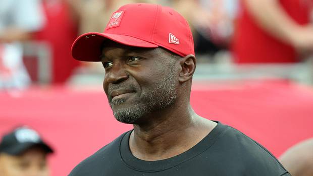 Oregon Ducks Dan Lanning Bucky Irving Todd Bowles Tampa Bay Buccaneers NFL NFC South College Football Injury Buffalo Bills