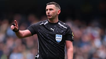 Michael Oliver wird das Hinspiel am Dienstagabend leiten Michael Oliver wird das Hinspiel am Dienstagabend leiten