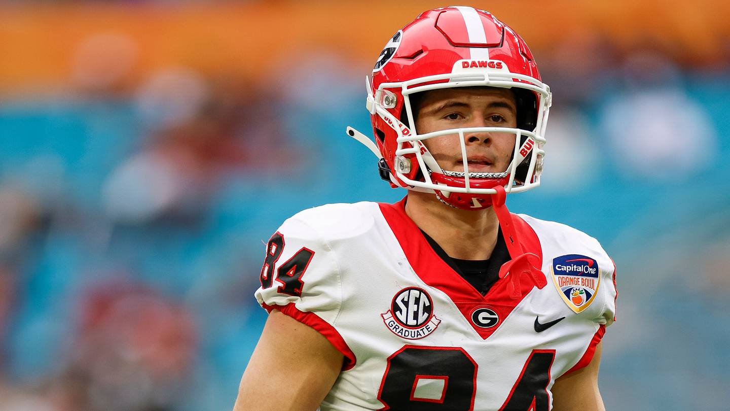 Atlanta Falcons trade down and add weapons for Kirk Cousin in mock draft - Vimarsana News