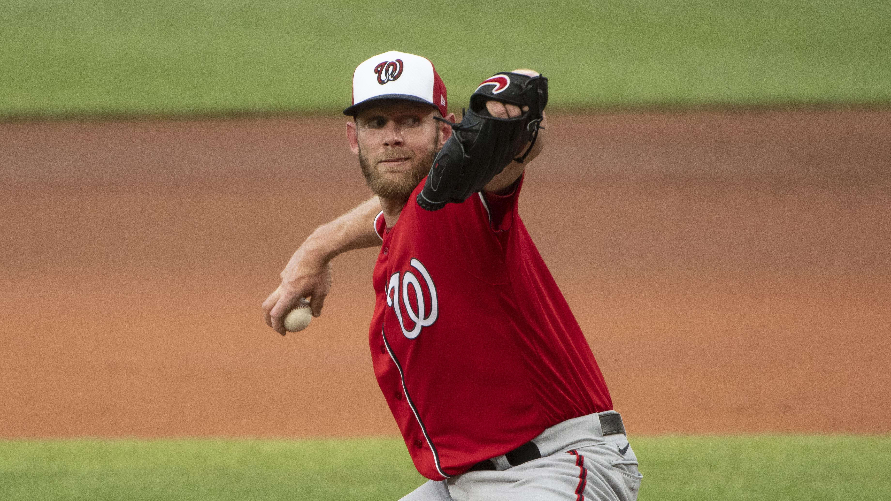 Stephen Strasburg throws a pitch in 2020.