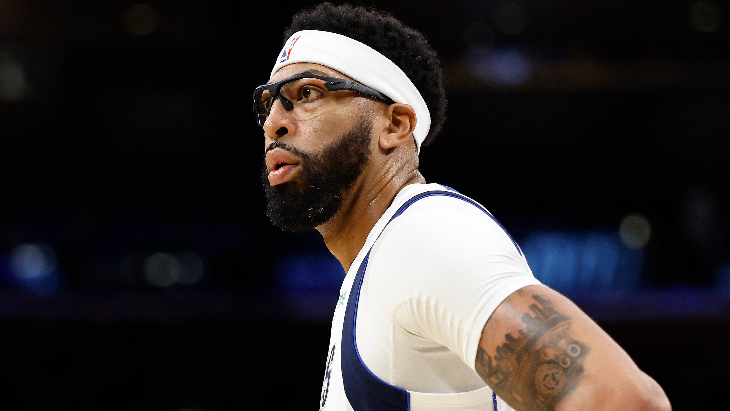 Mavericks' concerning Anthony Davis injury mystery now has clarity