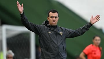 Lucas Piccinato não é mais técnico do time feminino do Corinthians