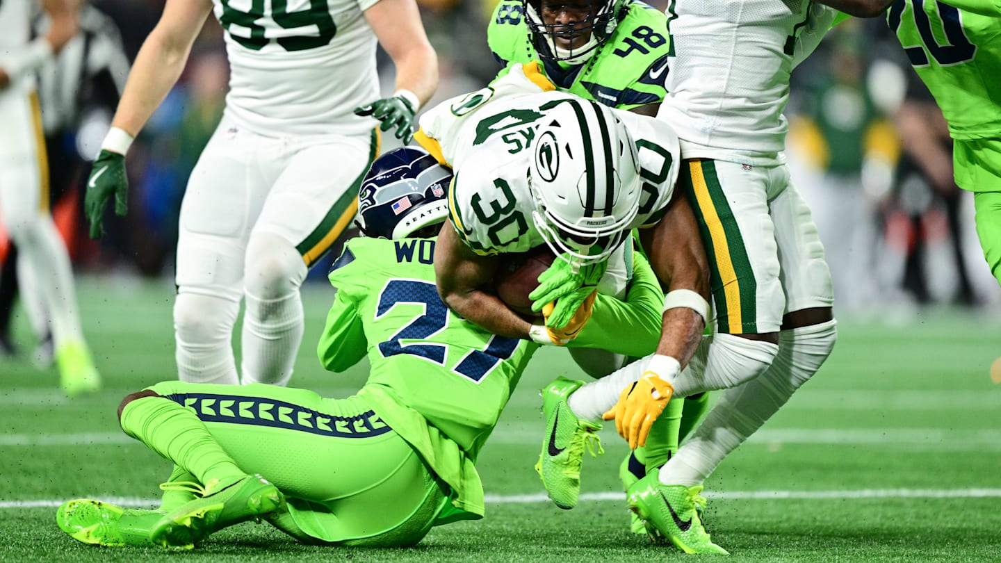里克伍倫 (Riq Woolen) 找到了一種讓吉諾史密斯 (Geno Smith) 在海鷹隊輸給包裝工隊的比賽中表現出色的方法