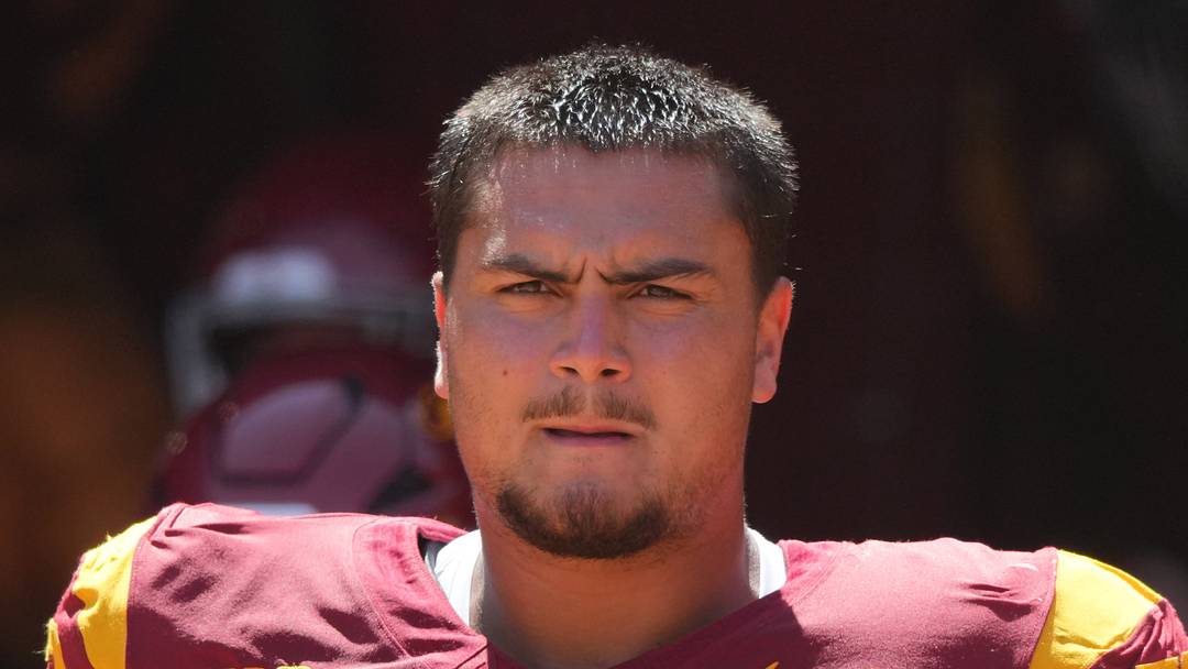 Aug 29, 2026; Los Angeles, California, USA; Southern California Trojans offensive lineman Elijah Paige (72) reacts during the game against the San Jose State Spartans at United Airlines Field at Los Angeles Memorial Coliseum.