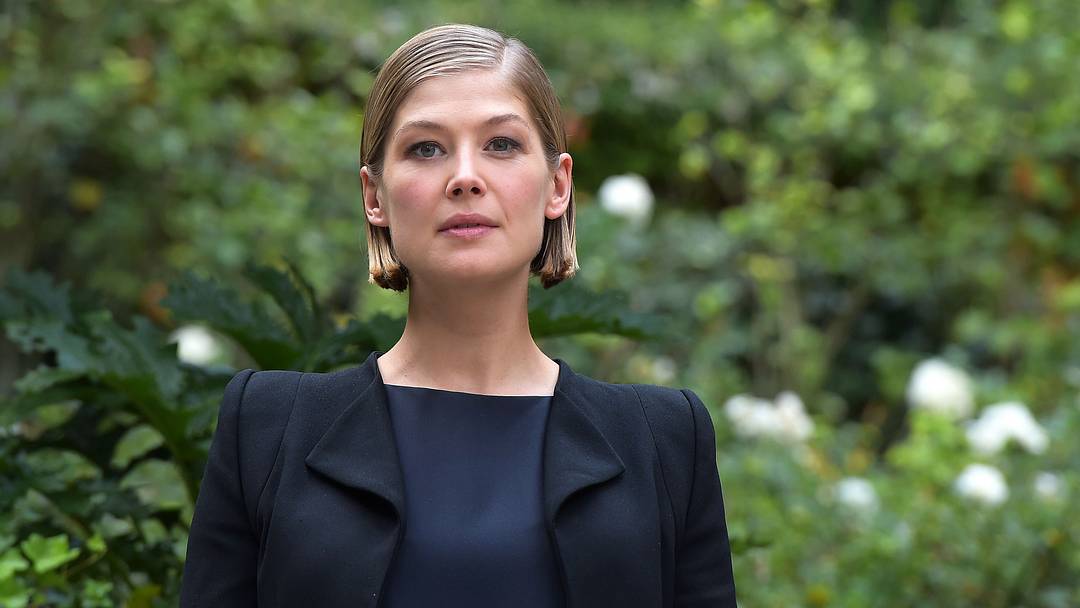 L'actrice anglaise Rosamund Pike pose lors du photocall du film 'Gone Girl' le 12 septembre 2014 à Rome, Italie. 