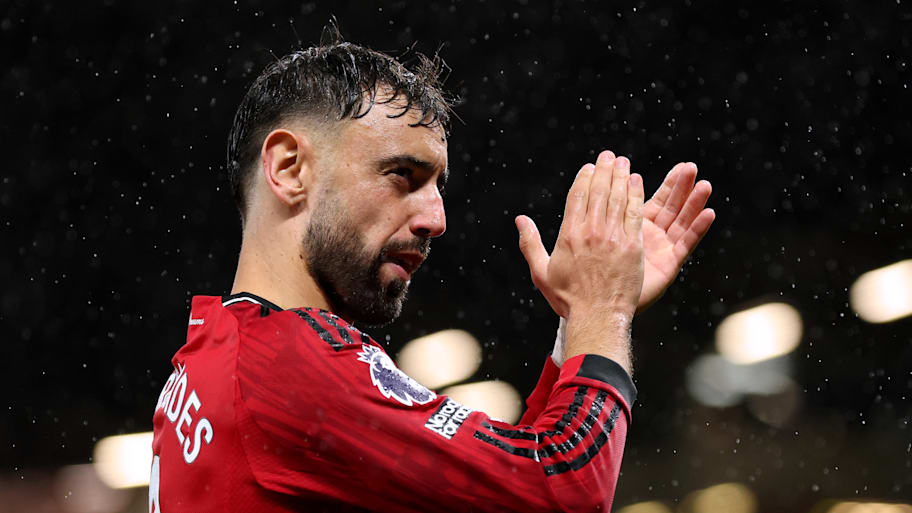 Bruno Fernandes applauding.