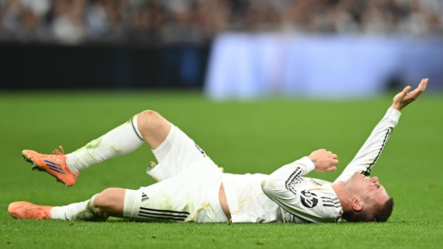 Franco Mastantuono writhing in agony.