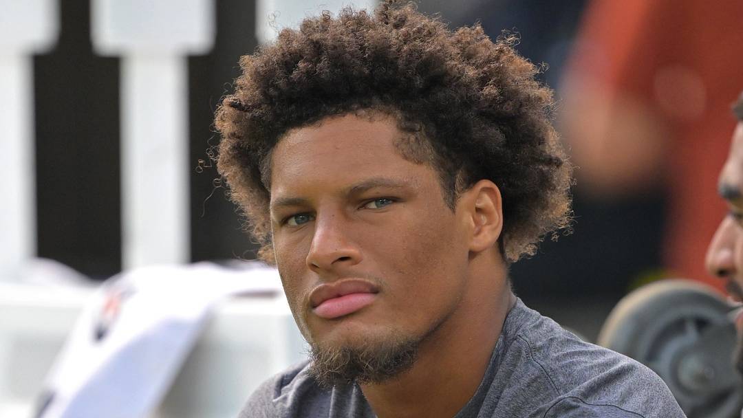 Los Angeles Chargers tight end Oronde Gadsden II Los Angeles Chargers tight end Oronde Gadsden II
