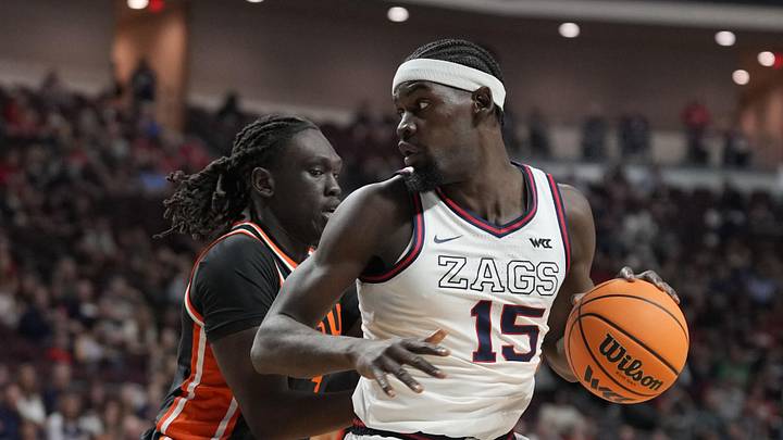 Gonzaga Bulldogs forward Graham Ike (15) 